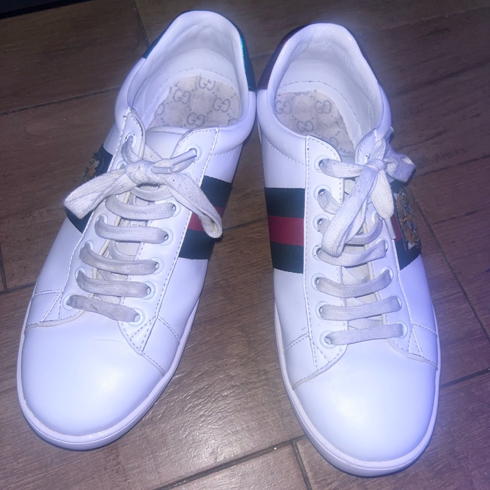 Gucci White Leather Sneakers with Red and Green Accents